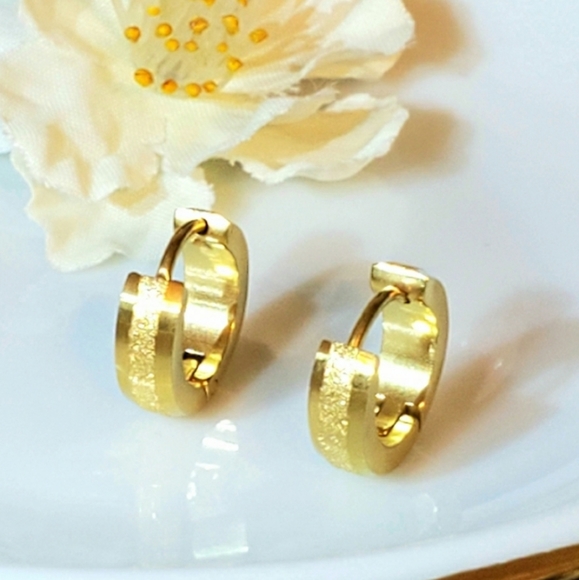 Jewelry - NEW Huggie Earrings